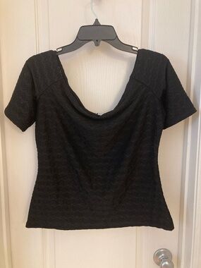 Women's Black Short Sleeve Scoop Neck Top
